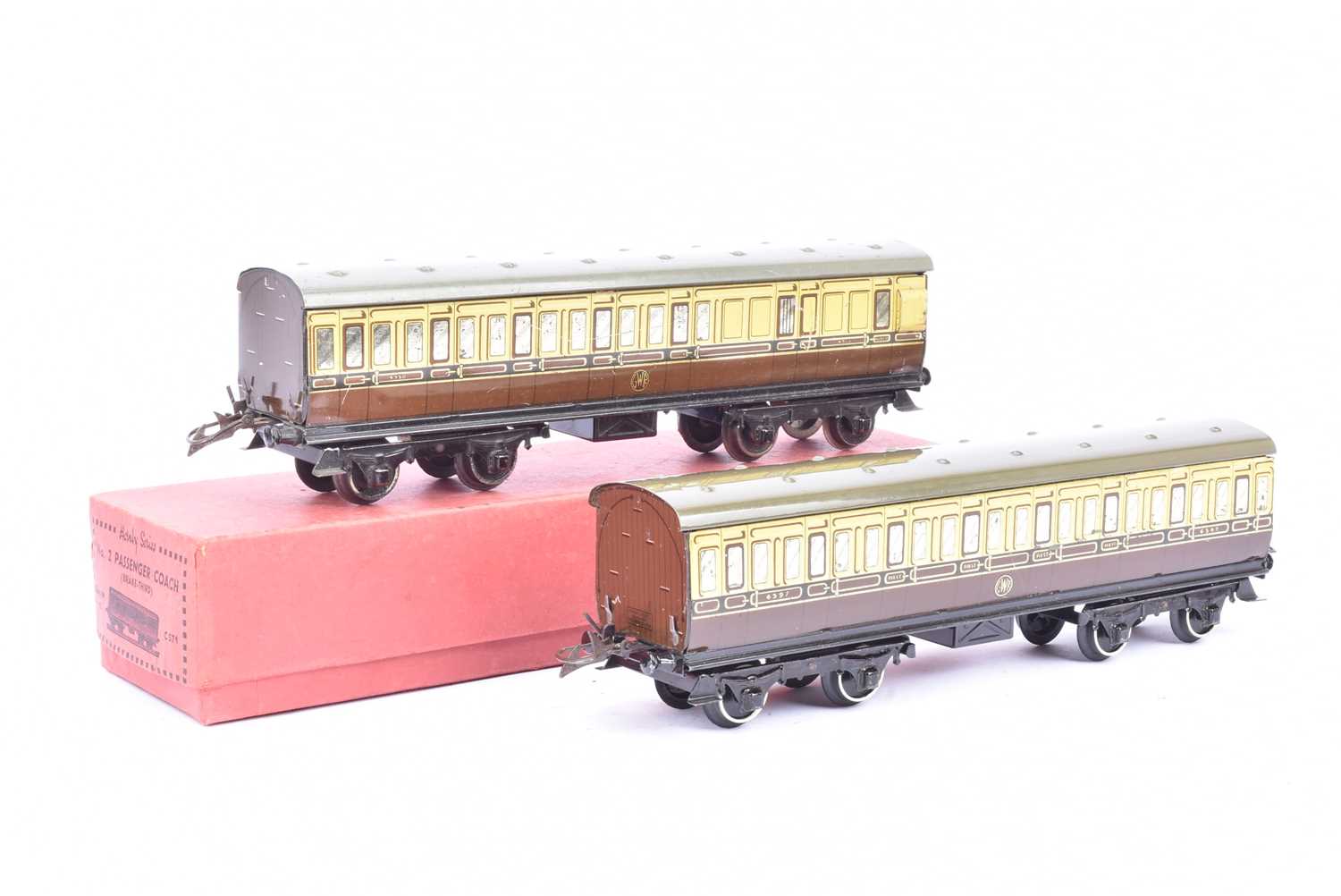 Lot 86 - Hornby 0 Gauge No 2 GWR chocolate and cream Suburban Coaches