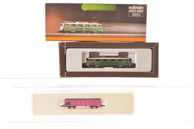 Lot 28 - Marklin Mini-Club Z Gauge Swiss Electric Locomotive and Freight Car (2)