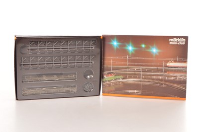 Lot 29 - Marklin Mini-Club Z Gauge Overhead Catenary Set