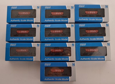 Lot 45 - Dapol N Gauge Rake of Hopper Wagons (10)