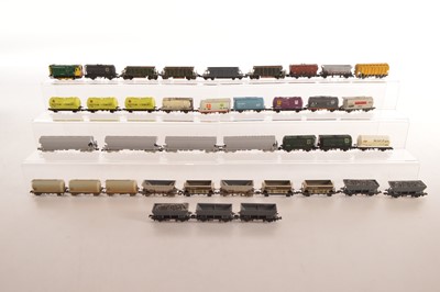 Lot 48 - N Gauge Diesel Shunting Locomotive and Freight Stock (38)