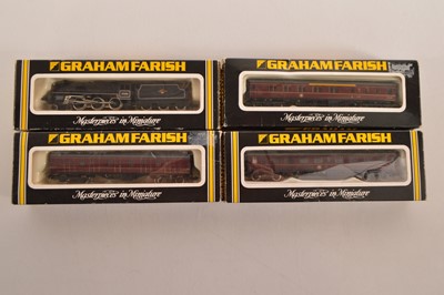 Lot 52 - Graham Farish BR Steam Locomotive with Tender and BR Maroon Coaches (4)