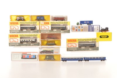 Lot 66 - N Gauge Steam Tank Locomotive Coaches and Freight Stock (16)