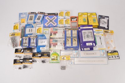 Lot 75 - N Gauge Electronic and Other Accessories and Track  (60+)