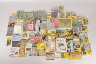 Lot 77 - N Gauge Trackside Accessories European Far Eastern and US (60+)