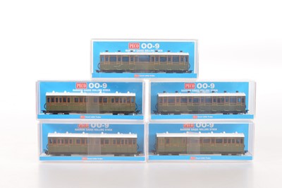 Lot 106 - Peco 009 Gauge Lynton & Barnstaple SR Coaches (5)