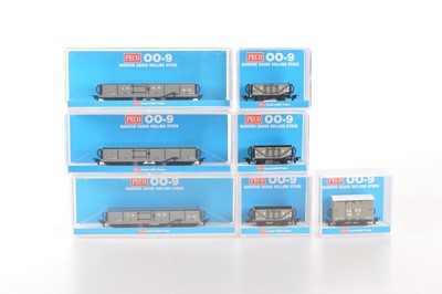 Lot 109 - Peco 009 Lynton & Barnstaple Goods Wagons (7)