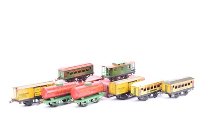 Lot 98 - Hornby 0 Gauge American Outline Passenger and Goods Rolling Stock