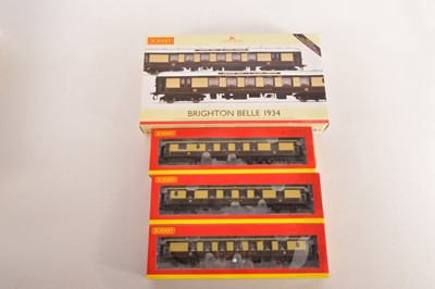 Lot 120 - Hornby (China) 00 Gauge boxed Brighton Belle 1934 chocolate and cream 5-Car Set (4)