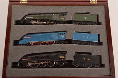 Lot 121 - Hornby (Margate) 00 Gauge Ltd Ed 'Sir Ralph Wedgwood' Class A4 Triple Set (3 Locos in wooden presentation box)