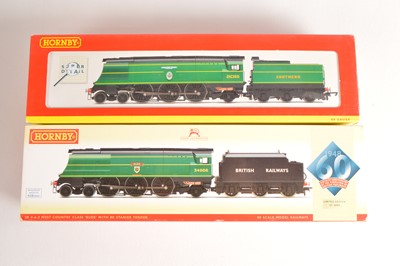 Lot 142 - Hornby (China) 00 Gauge boxed Southern green and BR green and black unrebuilt  West Country and Battle of Britain Class Steam Locomotives and tenders (2)