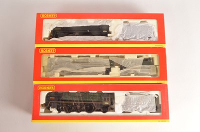 Lot 150 - Hornby (China) 00 Gauge boxed BR green 'Britannia Class and BR black Class 9F 2-10-0 black Locomotives and Tenders (3)
