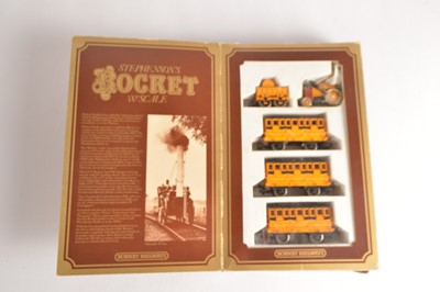 Lot 165 - Hornby (Margate) 00 Gauge boxed Stephenson's Rocket and three Coach Train Pack