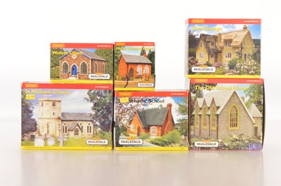 Lot 177 - Hornby (China) 00 Gauge boxed Skaledale Churches and Schools (6)
