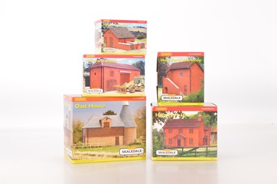 Lot 178 - Hornby (China) 00 Gauge boxed Skaledale Holly Farm Buildings and Oasthouse (5)