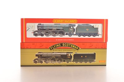 Lot 189 - Hornby (China) 00 Gauge boxed NE black and BR green 'Flying Scotsman' Locomotive and Tenders (2)