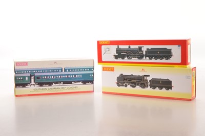 Lot 195 - Hornby (China) 00 Gauge boxed BR black ex SR Locomotives and Tenders and BR SR 1957 Maunsell Coach Pack (3)