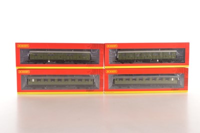 Lot 202 - Hornby (China) 00 Gauge boxed SR olive green Dining Saloons and bogie Luggage Van (4)