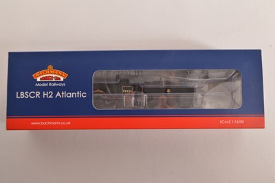 Lot 214 - Bachmann 00 Gauge boxed 21 DCC Brlined black H2 Atlantic Class 4-4-2 Locomotive and Tender