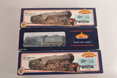 Lot 226 - Bachmann 00 Gauge boxed BR V2 Class 2-6-2 Steam Locomotives and Tenders (3)