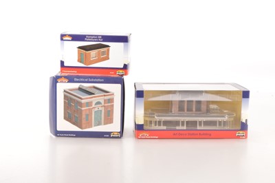Lot 256 - Bachmann 00 gauge boxed Scenecraft Railway Buildings and Electric Substation (3)