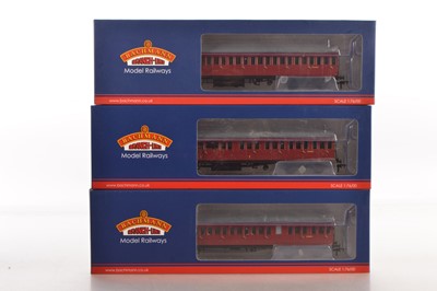 Lot 282 - Bachmann 00 gauge boxed  BR Crimson ex SECR 60' Birdcage Coaches (3)