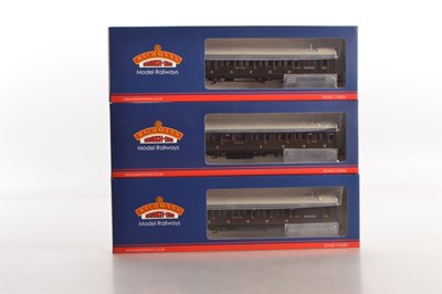 Lot 283 - Bachmann 00 gauge boxed  SECR Wellington Brown 60' Birdcage Coaches (3)