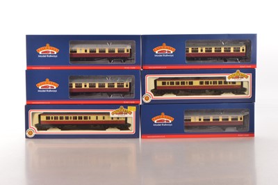 Lot 287 - Bachmann 00 gauge boxed BR crimson and cream Bulleid and 57' Coaches (6)