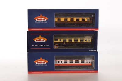 Lot 289 - Bachmann 00 gauge boxed Exhibitions Coach Pullman Car and WR Restaurant Car (3)