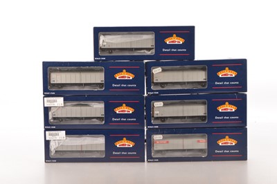 Lot 292 - Bachmann 00 gauge boxed silver 46 Tonne Sliding Wall Vans (7)