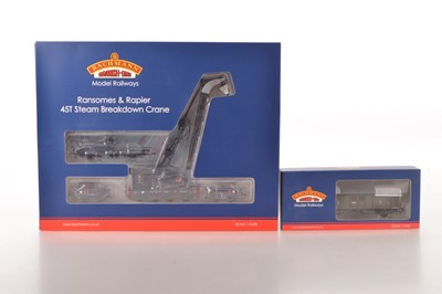 Lot 298 - Bachmann 00 gauge boxed 38-802 Ransomes and Rapier Crane and PLV (2)