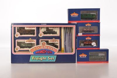 Lot 299 - Bachmann 00 Gauge boxed 30-200 London Transport Freight Set and various boxed Goods Rolling Stock (5)