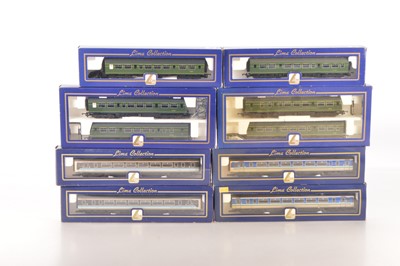 Lot 318 - Lima OO Gauge Class 101 and 156 DMUs (8)