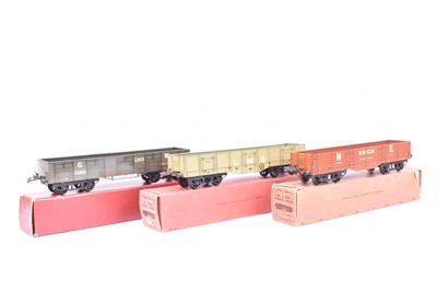 Lot 123 - Hornby 0 Gauge No 2 High Capacity bogie wagons including uncommon Post-war example