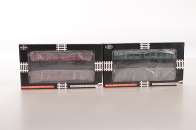 Lot 386 - Kernow Model Rail Centre LSWR Gate Stock BR Crimson and SR Malachite Green (2 Packs)