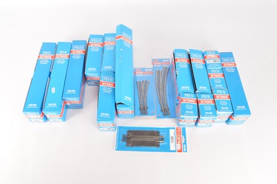 Lot 395 - Peco Setrack Trade Boxes (15 Packs)
