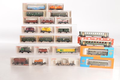 Lot 417 - Continental Outline HO Gauge Coaching Stock and Freight Stock (23)