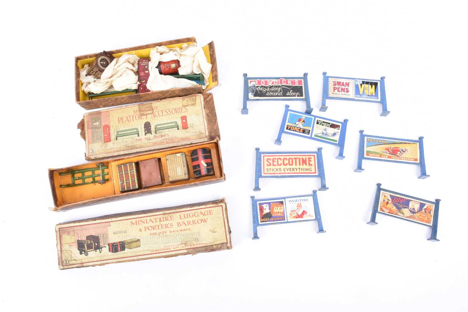 Lot 129 - Hornby 0 Gauge early No 1 and No 3 Railway Accessories and unboxed Platform Hoardings