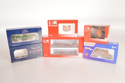 Lot 476 - Continental HO Gauge Shunting Tractors  and Freight Stock (6)