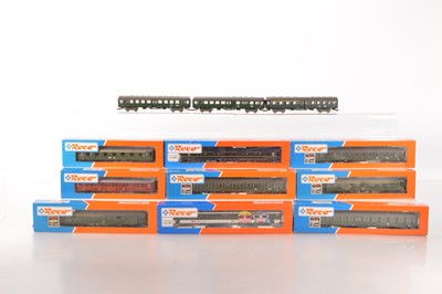 Lot 481 - Roco and Fleischmann HO Gauge German and Swiss Coaching Stock (12)