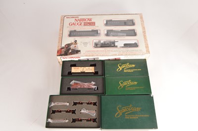 Lot 538 - Bachmann Spectrum ON30 Gauge Part Steam Train Set and Freight Stock (4)