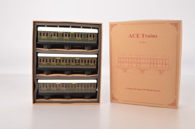 Lot 545 - Ace Trains Modern Issue 0 Gauge SR Green 6 wheeled coach set (3)