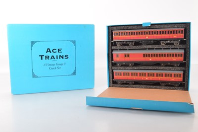 Lot 558 - Ace Modern Issue 0 Gauge C/1 Suburban BR Crimson Coach Pack (3)