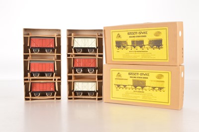 Lot 559 - Bassett-Lowke Modern issue 0 gauge Goods vans (2)