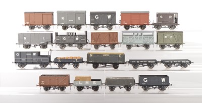 Lot 576 - Slaters and other commercial manufacturers 0 Gauge Finescale Kit built Plastic bodied Goods Wagons (19)