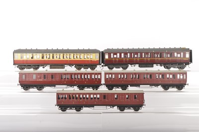 Lot 589 - Ian Kirk and other commercial manufacturers 0 Gauge Finescale Kit built group of Passenger Coaches (5)