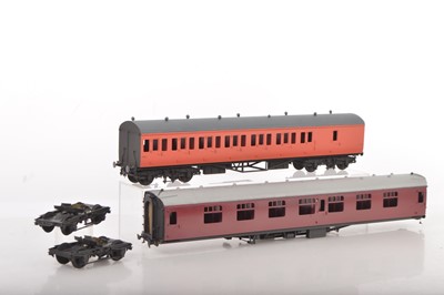 Lot 601 - Sancheng (China) /Blacksmith models or similar 0 Gauge Finescale pair or part built/painted passenger coaches (2)