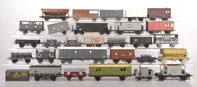 Lot 668 - DS/ Newbold models and other commercial manufacturers 0 Gauge Finescale mixed group of Kit and Scratch built Goods wagons (28)