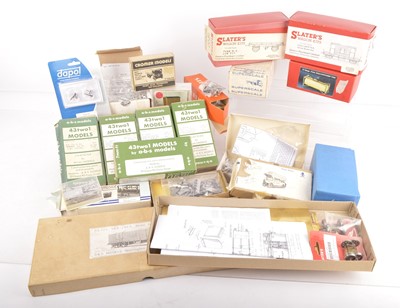 Lot 672 - Slaters/ ABS and other commercail manufacturers 0 Gauge Finescale Kits (18)