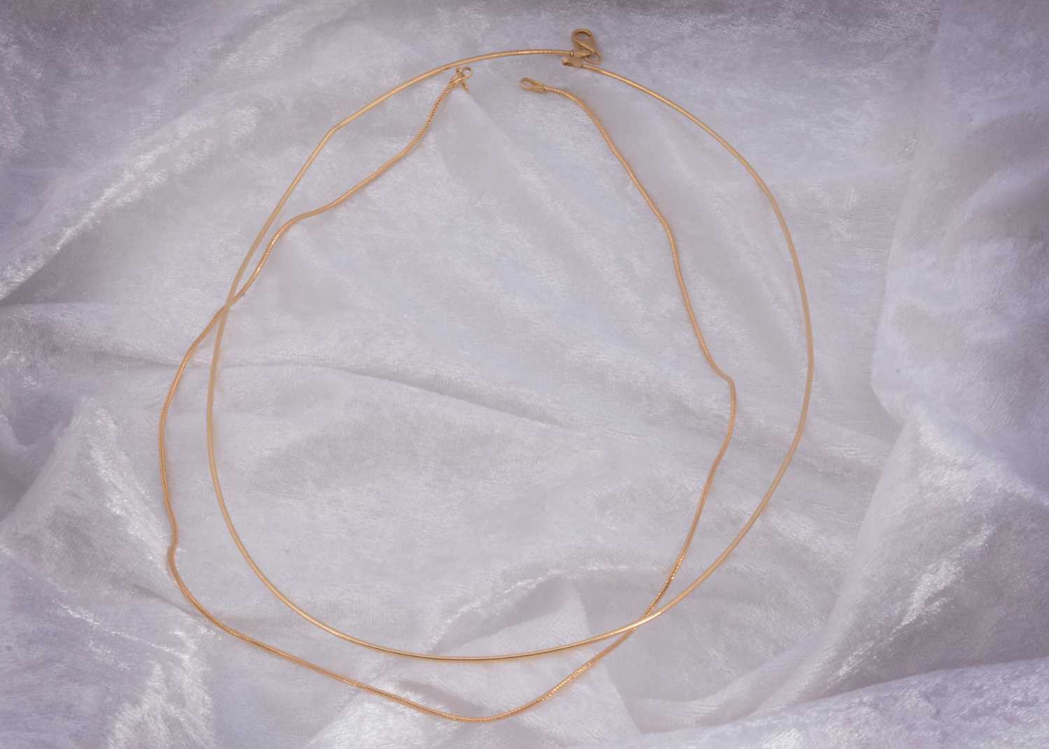 Lot 14 - Two continental 750 marked necklaces